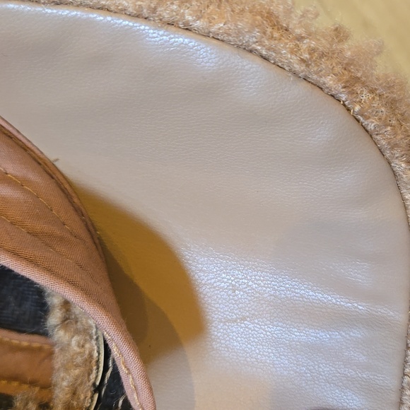 New Donna Salyers Fabulous Furs Sherpa Camel Adjustable Hat - Picture 3 of 11